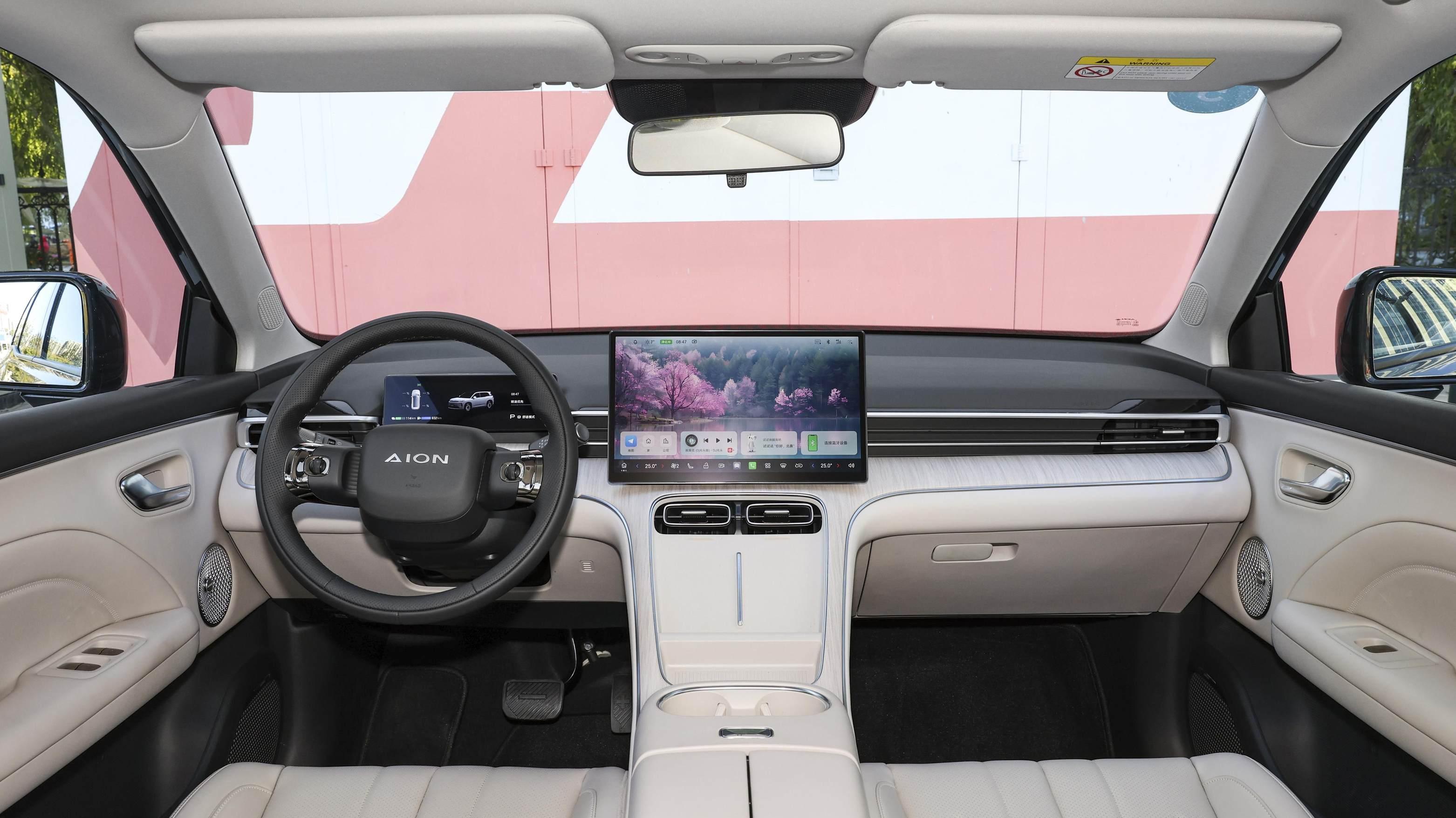 10.98万起的SUV 埃安i60增程版两款车型配置对比 家用谁更合适？