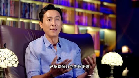 TVB视帝马德钟铜锣湾被偶遇获赞好有型，曾患脂肪肝靠一招击退