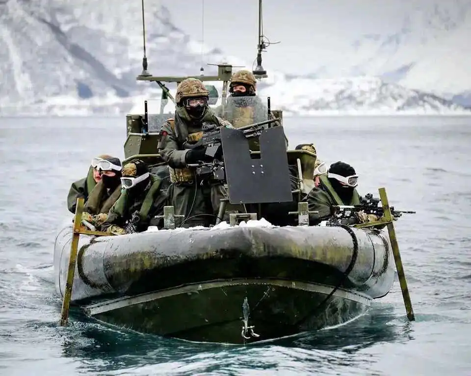 英军新冠感染潜水员重返工作岗位的临床决策路径