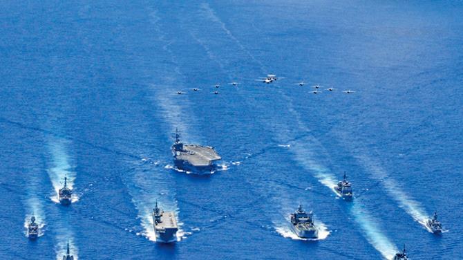 多国南海集结演兵，中方黄岩岛构筑防线