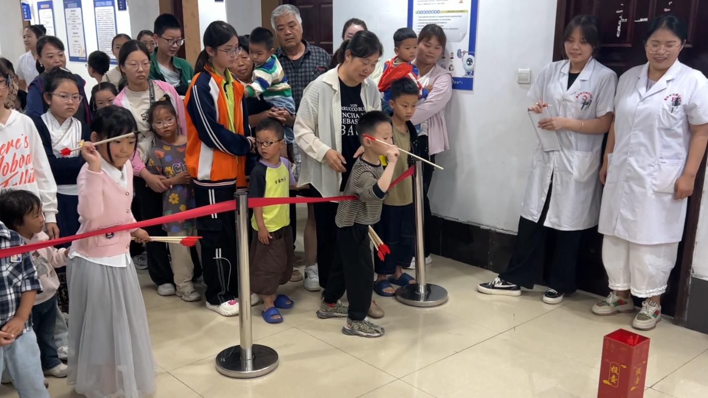 童心向党 爱眼同行！唐河东方眼科医院举行双节暖心公益活动