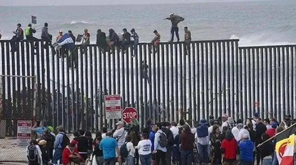 出大事了？特朗普正式下令，第一个“打”的国家定了？全球都没料到，比拜登更狠