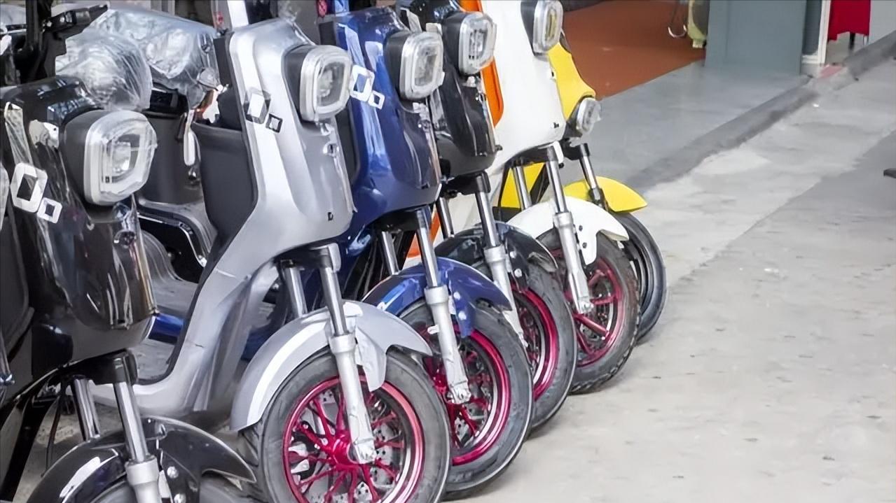 从接娃到买菜：新国标电动车为何让百姓直呼‘用不起’？