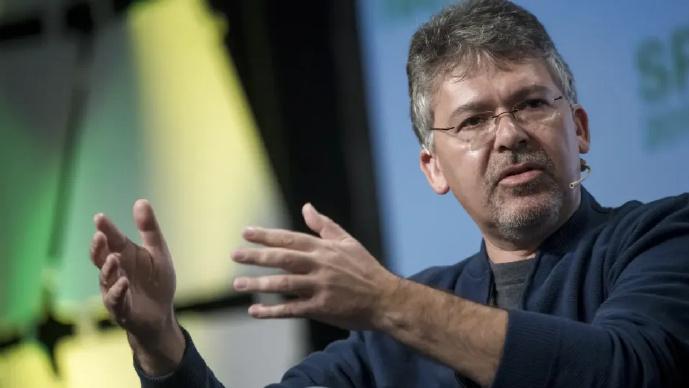 苹果AI高层换帅！Siri延期导致负责人退休