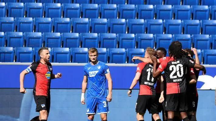 001日职：浦和红钻VS大阪樱花，主场强势与进攻火力的碰撞