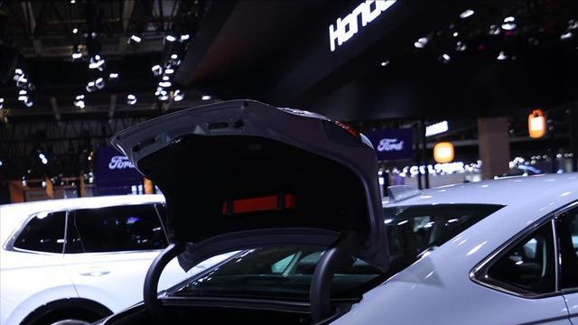 英仕派：运动绅士的优雅宣言，颜值与实力的双重盛宴！