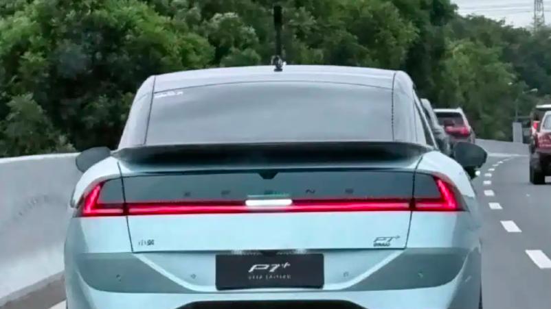 外观设计调整/全新车色/纯电续航325公里 小鹏P7+增程版实车现身