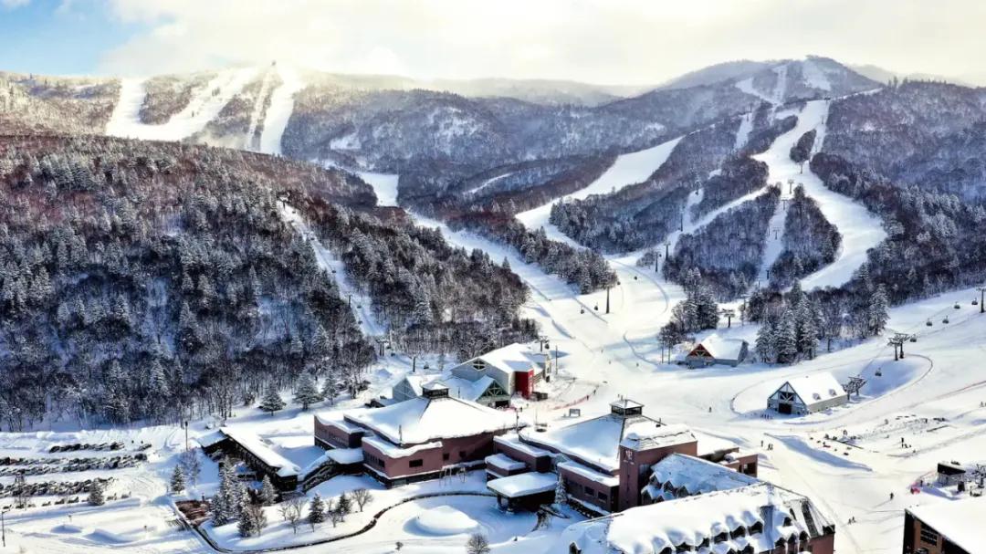 冬天来Club Med北海道Kiroro Peak度假村，解锁粉雪秘境，住进冰雪王国！