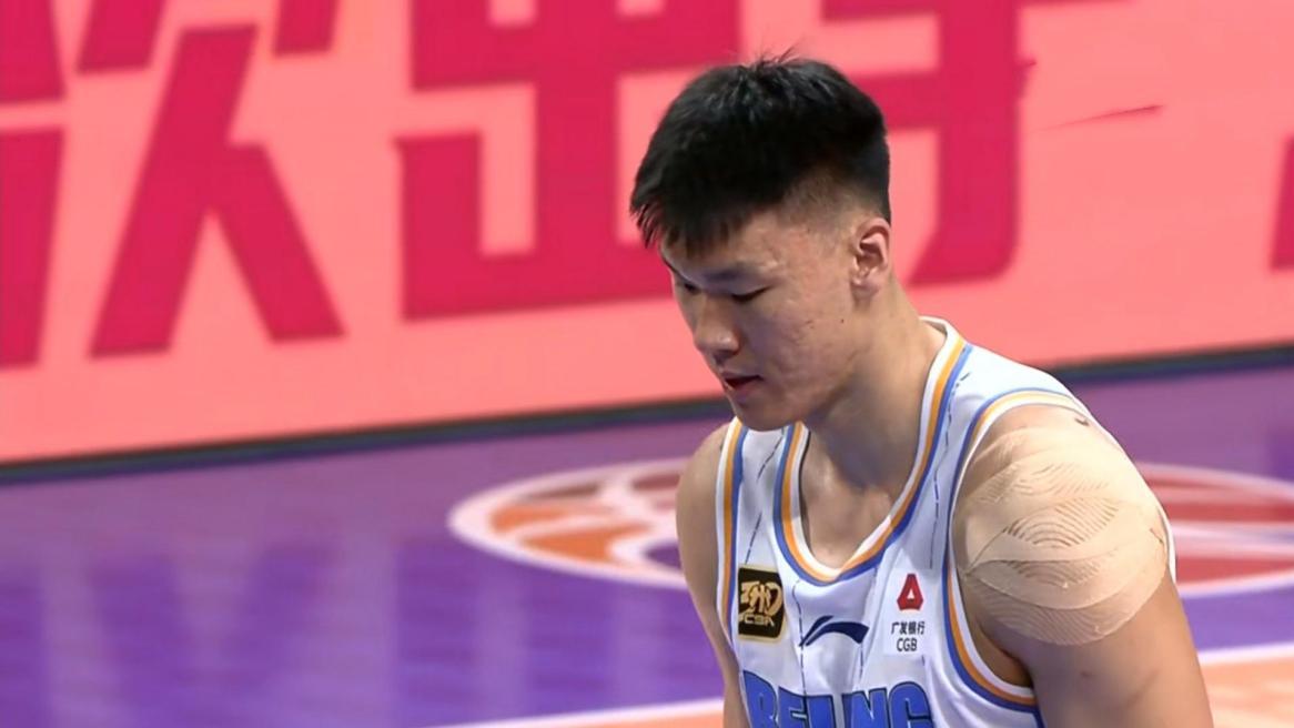 23分大胜，上海男篮与新疆争冠，洛夫顿18+10+9 菜鸟教练延续强势