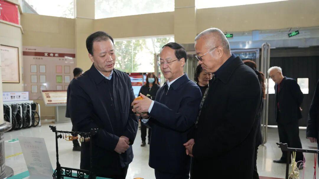 山西省政协副主席李青山一行莅临运城市中医医院调研指导工作