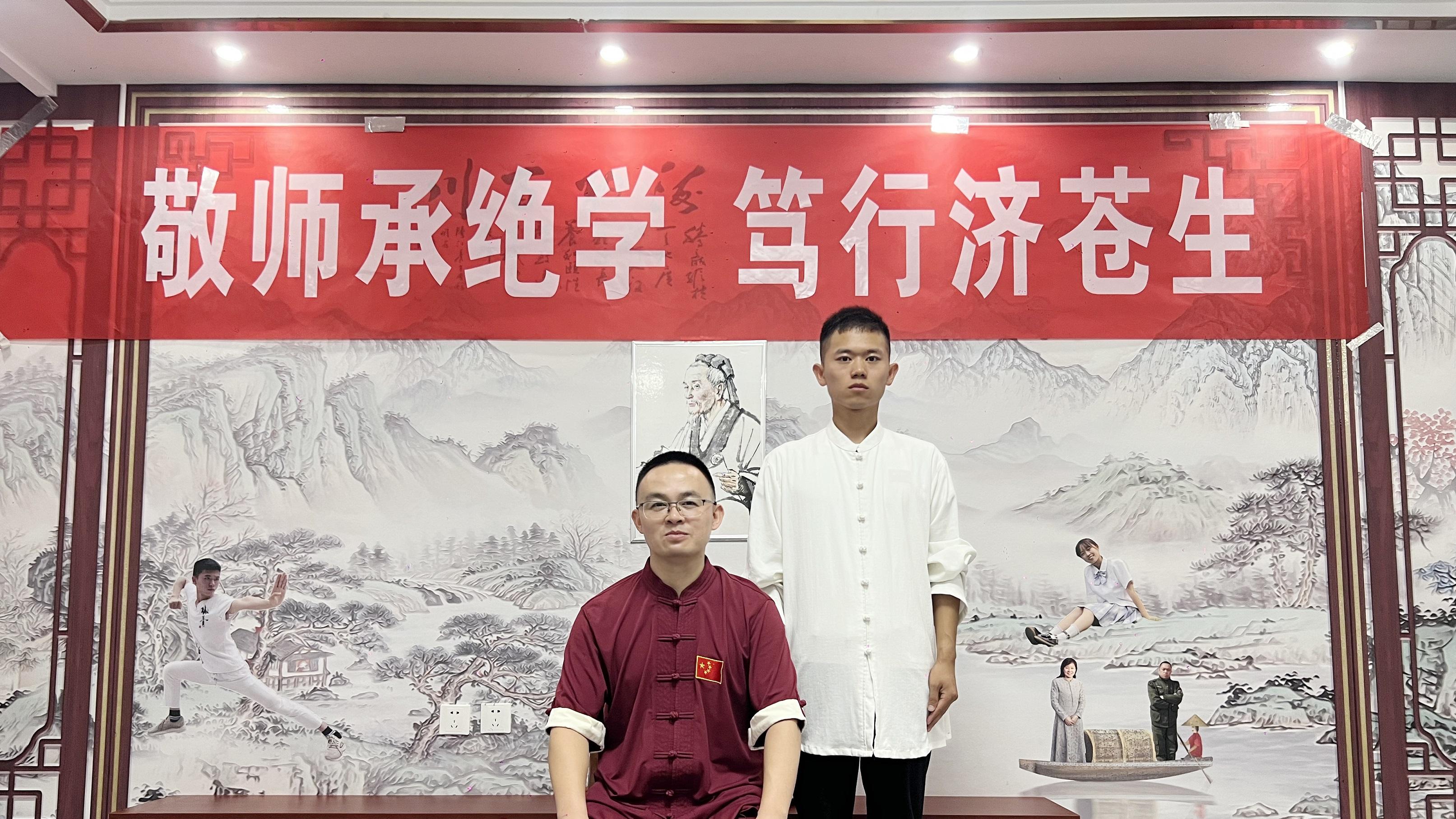 热烈庆祝董世龙医生成为岭南名医粟龙教授亲传弟子
