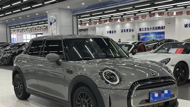 MINI也能很实用！2022款MINI PLUS，14万圆你英伦梦