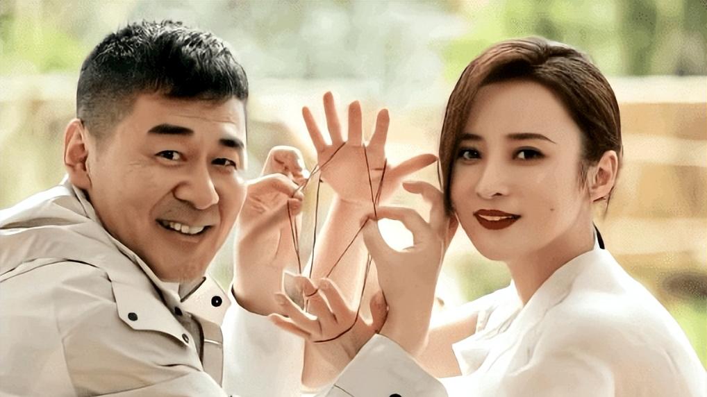 他是蒋勤勤前男友，人帅戏好，娶了圈外妻生子，如今儿子比他更帅