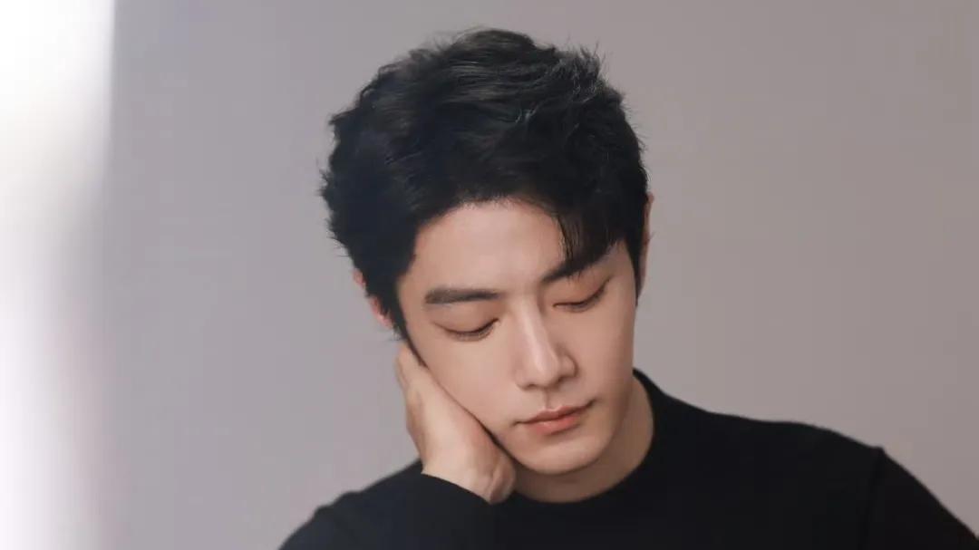 肖战荣获最佳浪漫设计师大奖！还被大导演夸赞演技精湛，双喜临门