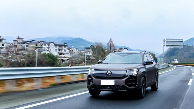 途昂Pro山路试驾体验，传统油车性能表现，弯道操控稳定自如