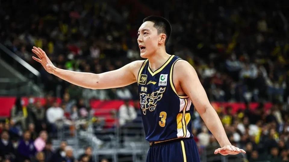 徐杰6分，胡明轩15分，徐昕15分8板！广东男篮101-73送四川10连败