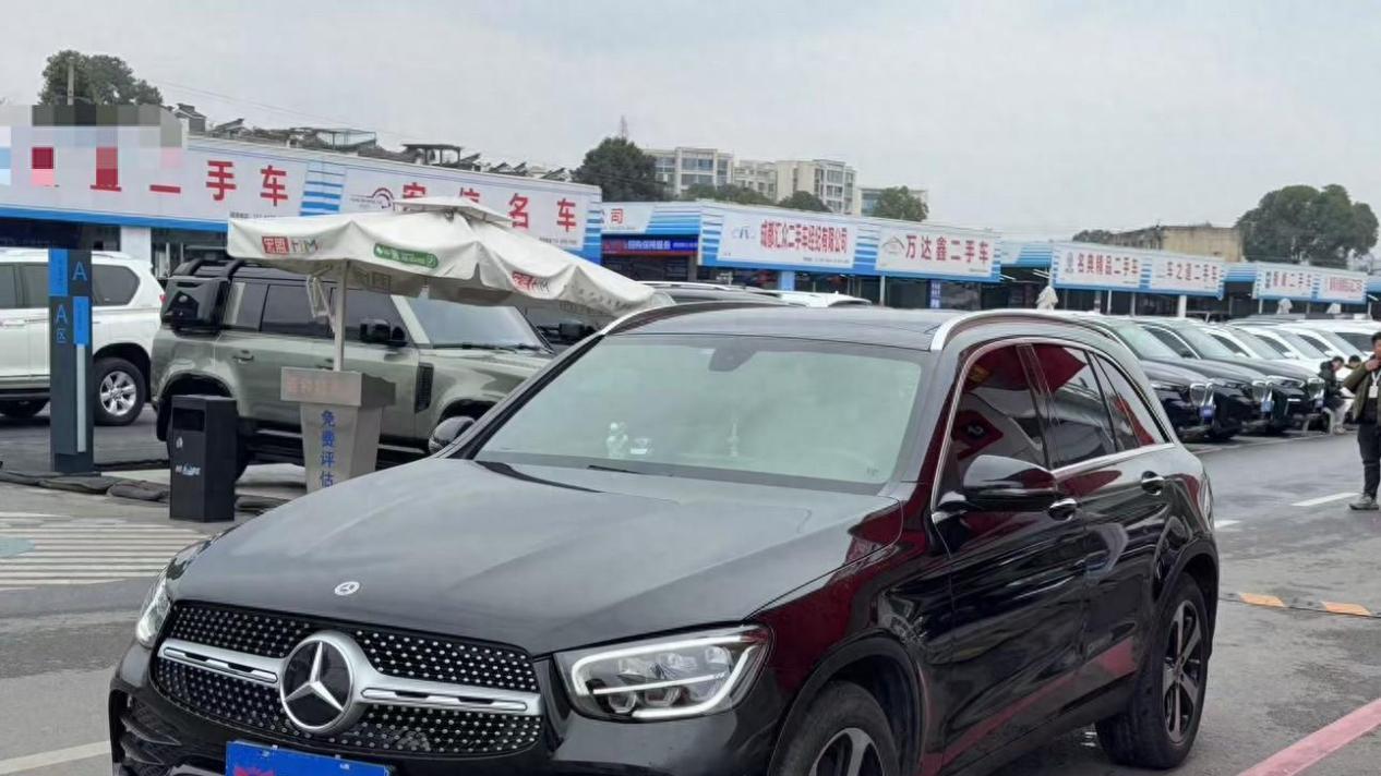 2022款奔驰GLC260，27.98万喜提一手准新车，都市型男的选择？