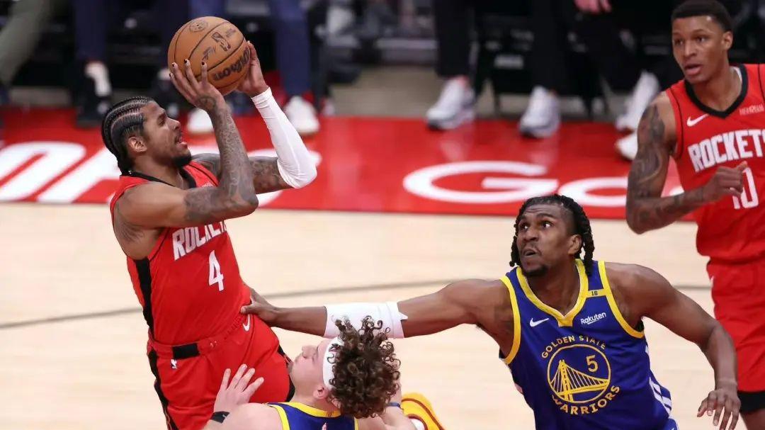 勇士客场掀翻火箭：季后赛老炮给年轻人上课，难道要黑七？