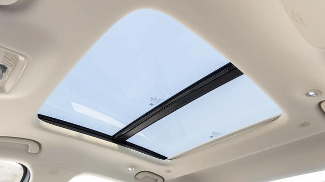 小鹏MONA M03对比比亚迪，11.98万后驱车型，性能与价格分析