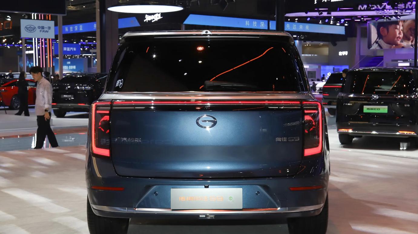 传祺高级起来了，向往S9双拼色车身，大饼轮毂，冰箱电视有六座