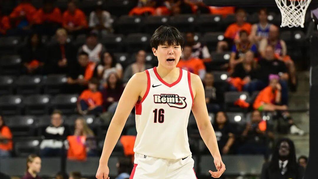 牛X，杨瀚森扣篮杀死比赛！砍下两双率队取胜