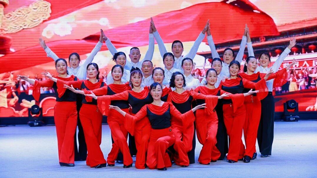 郫都区“成都文化四季风·劲舞暖冬”群众舞蹈展演活动