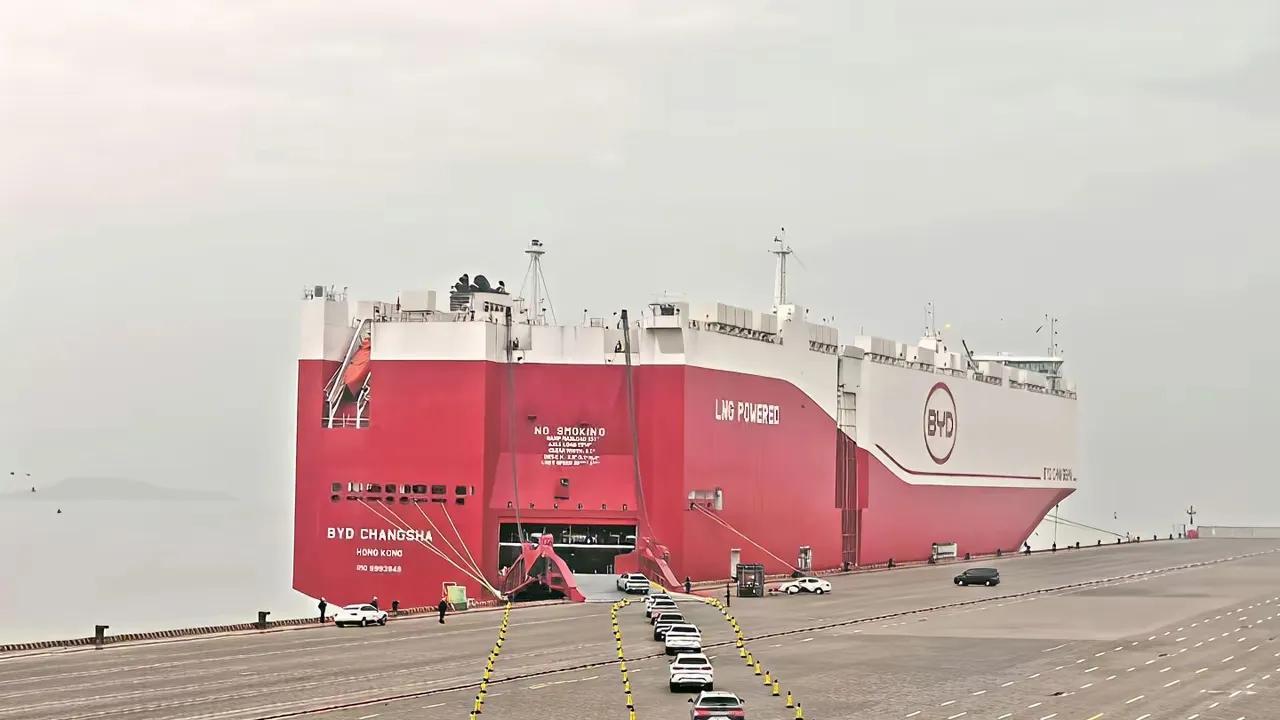 比亚迪海外狂飙！单月出口激增313%，在11个国家销量已超特斯拉