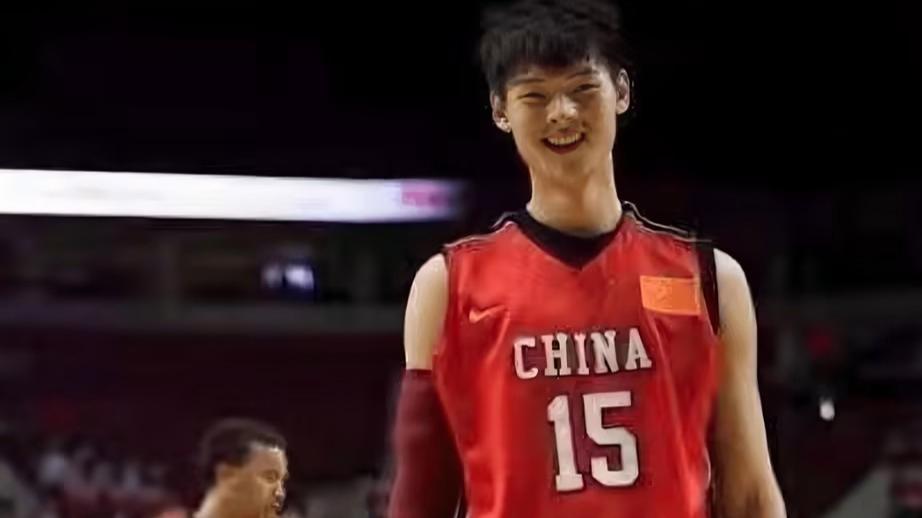 王哲林回应当面被灰熊选中：并不是不想去，而是受伤跟不上强度