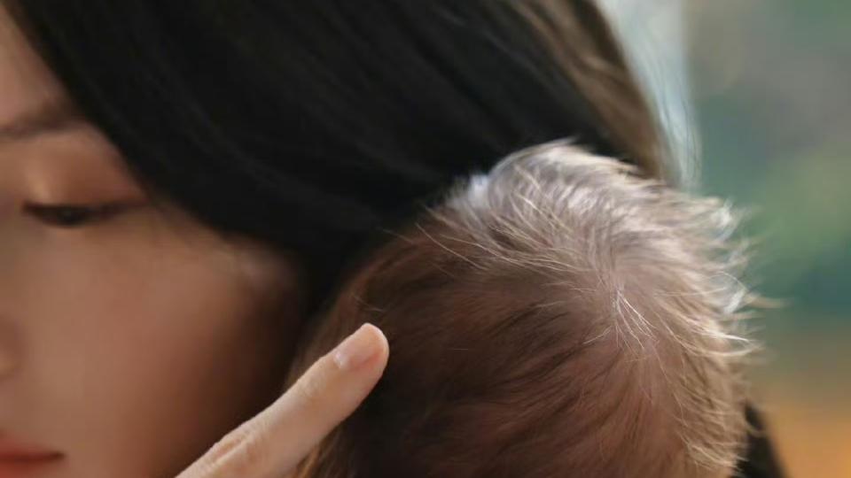 陈伟霆何穗官宣生子引爆全网：“人贩子舅舅”终圆奶爸梦！