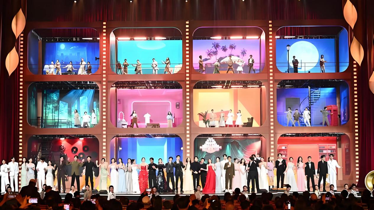 追觅电视V3000用无广告+AI画质，在家享金鸡奖获奖电影