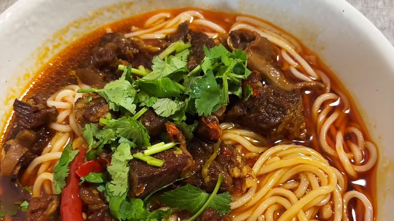 这碗牛肉面，让我连吃三天都不腻！