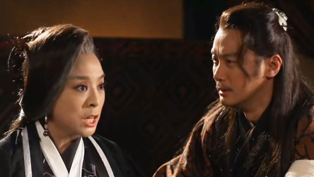 《芈月传》中，雍芮为什么会喜欢大他十几岁的赢夫人，还为她终身未娶？