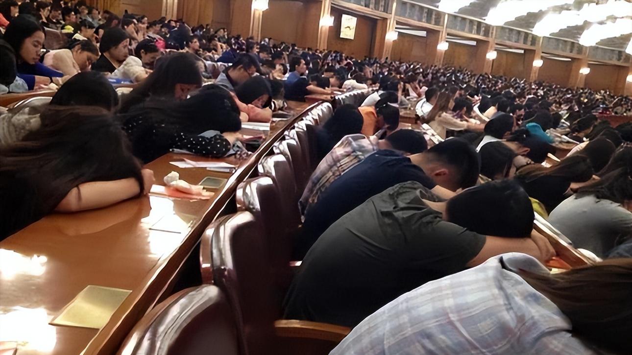 重金悬赏帮我保研！985大学贴吧现求助帖，疑似考研人疯前幻想