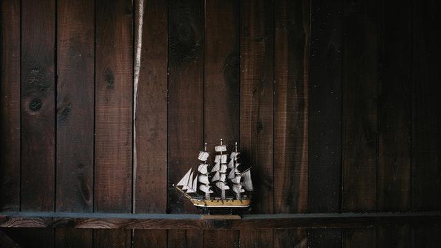 两百年历史岔路口：当东方固守传统，西方已踏上变革快车道