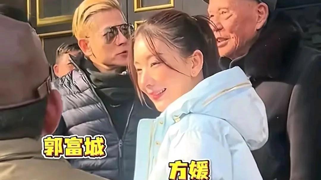 郭富城现身香港马场观赛，染回黑发瞬间年轻十岁，颜值重回巅峰！
