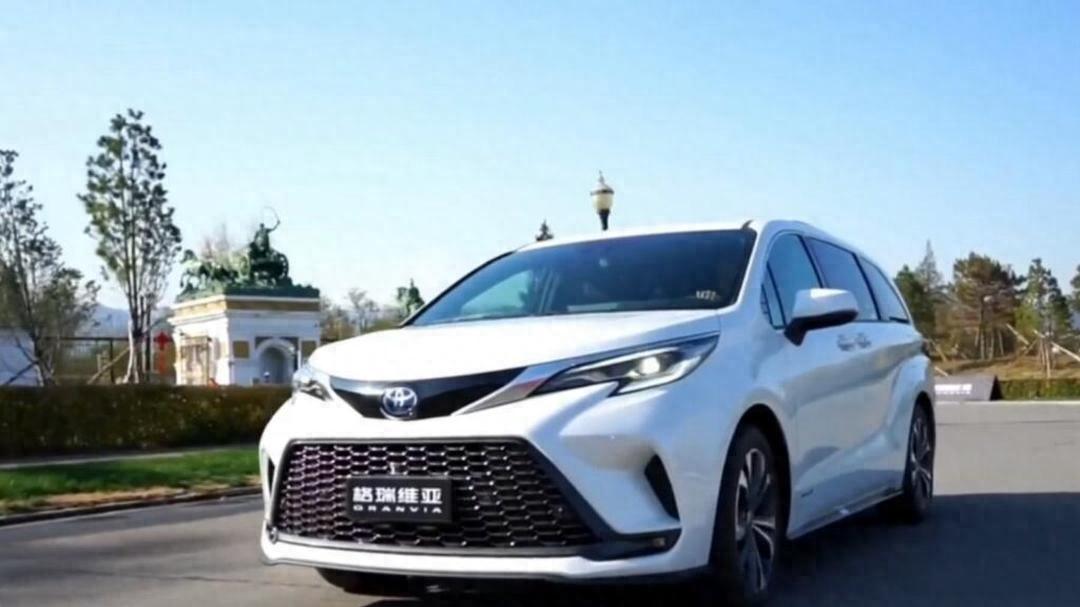 其实，家庭用车还是MPV实用，这两款不但省油动力强，还很安全