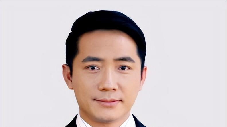 “康祈耀”彭新智：在西装下的商业帝国，谁说偶像派不能当总裁？