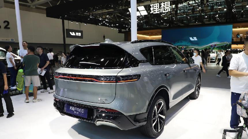 二十多万也能买到带空悬的四驱SUV？岚图FREE 318了解一下