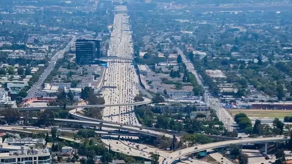 中美日前2月汽车销量差距：美233万辆，日仅78万，中国令人意外