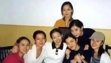梅婷：从春晚“变身女郎”到话剧舞台的优雅转身