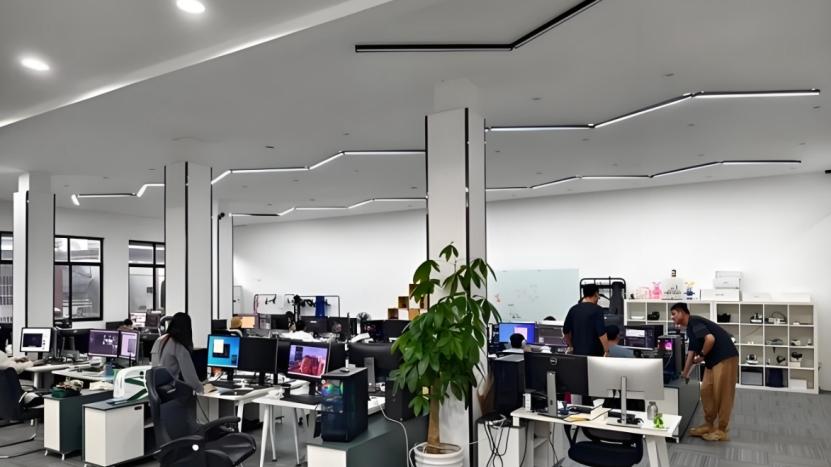 我一个初中生，努力半年成为了写字楼白领