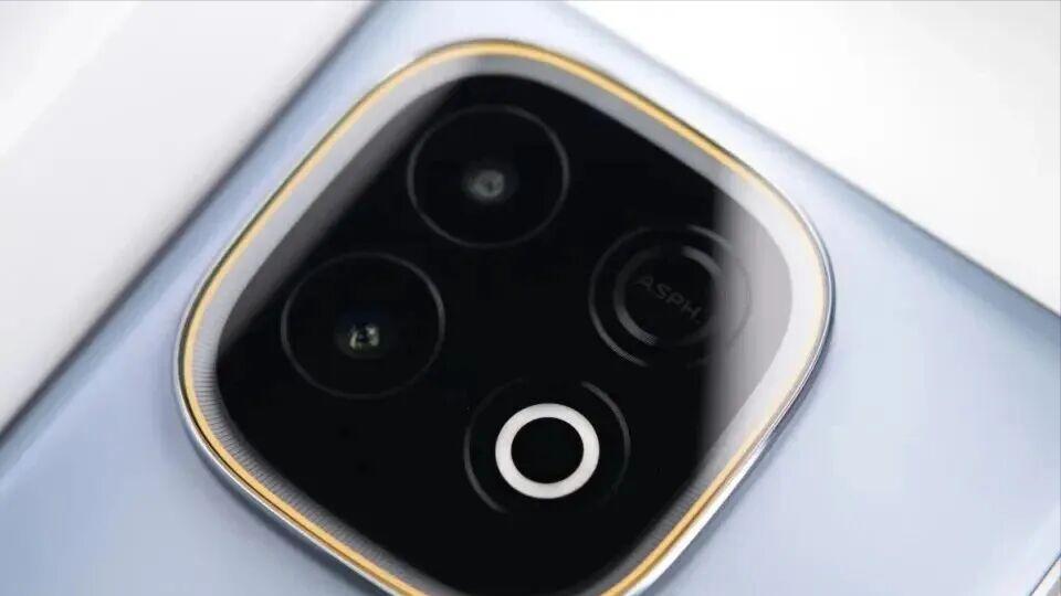 vivo亮出“底牌”，16GB+512GB+8000mAh，顶配版售价一降再降