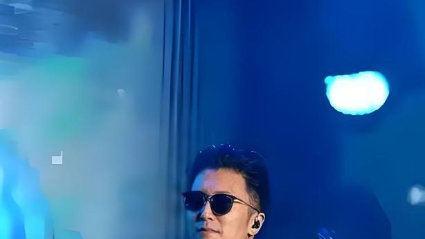 今天网上有个叫丁太升的人靠着骂明星火了，没作品单靠一张嘴搞事情