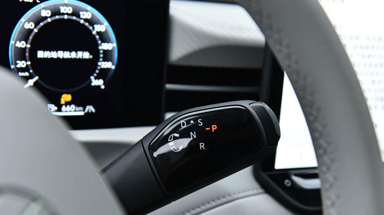 朗逸PRO上市了，配AI智联座舱，还有全新1.5T引擎，仅8.88万起