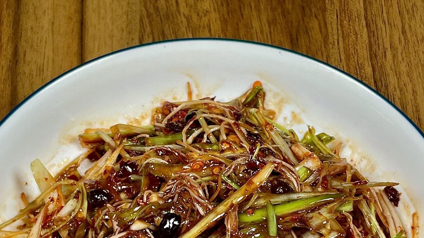 爽口开胃！凉拌蒜苗三步搞定，脆嫩入味超下饭