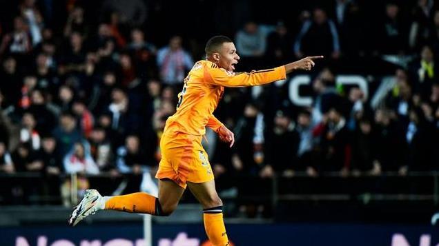 96分钟绝杀！贝林将功补过，皇马登顶西甲，巴萨遭双重打击