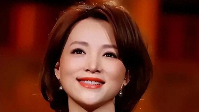 重返舞台不到两个月，但这次无关丈夫密春雷