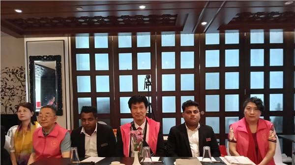 笔墨架桥——画家高文清随《舞动中国》赴斯交流获赞