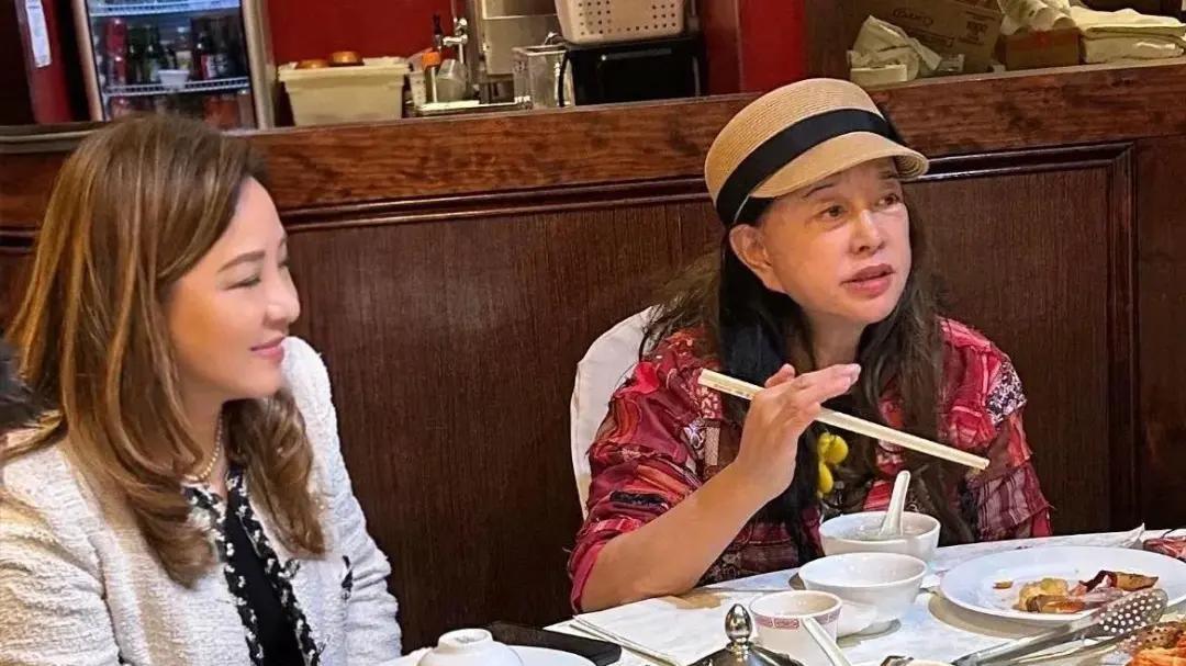 74岁刘晓庆素颜照引爆全网！这才是真正的女王范儿！