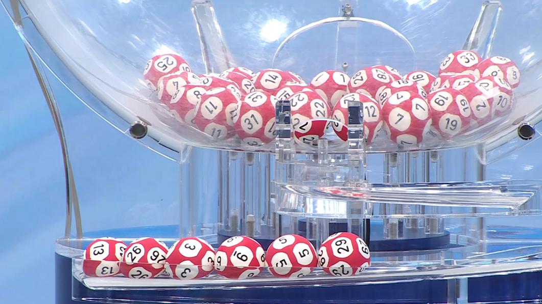 双色球第2025134期开奖情况：红球两组同尾数号，一等奖12注分落10个地区